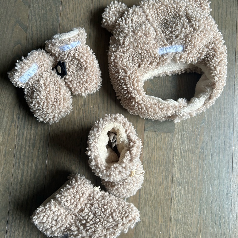 7 A.M. Enfant Teddy Baby Set